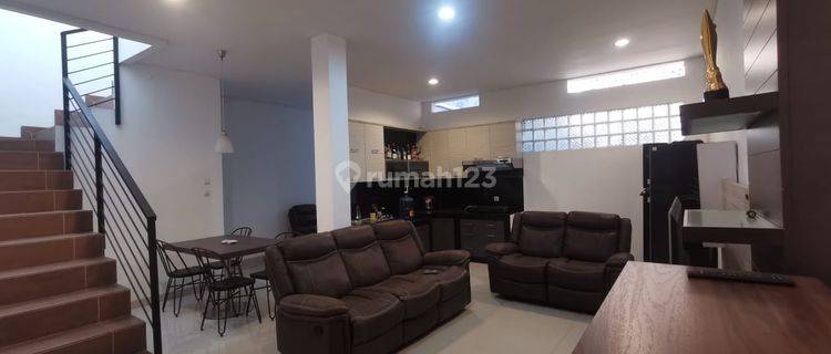 Rumah Bagus Unfurnished SHM di Taman Kopo Indah 2, Bandung 1