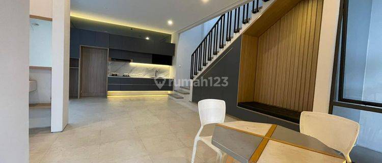 Rumah 2 Lantai Bagus Semi Furnished SHM di Setraduta Casa Grande , Bandung 1