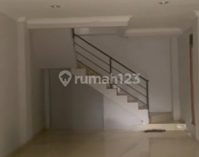 3-Story Shop-House in City Center, Jalan Lombok, Bandung, Ready for Business 1