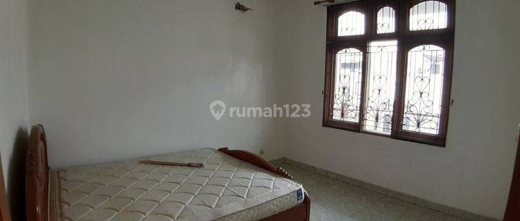 Disewakan Rumah 3 Lantai Di Gading Surya 1