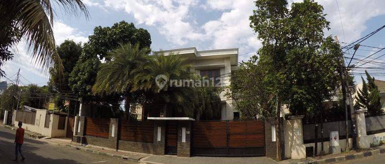 Rumah Mewah Dengan Kolam Renang Di Menteng Jakarta Pusat  1