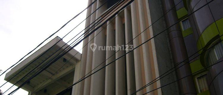Dijual Gedung Kantor Strategis di Jl Palatehan Blok M Jaksel 1