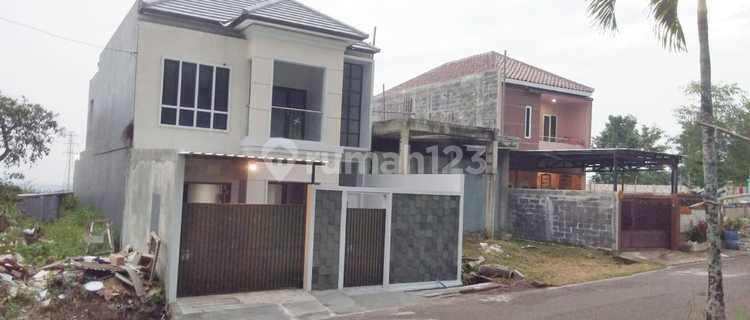 For Sale: Nice Two-Story Unfurnished House with SHM in Bukit Indah Regency, Semarang 1