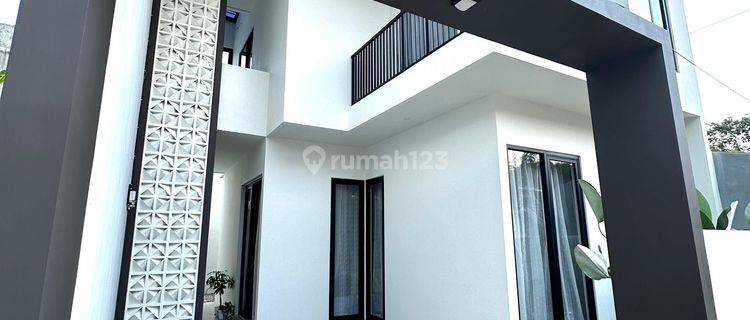 Rumah baru full furnished siap huni 2 Lantai di Bandulan  1