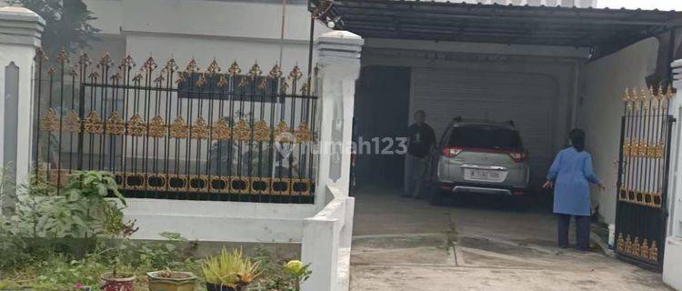 Rumah Besar Bekas Rumah Kos Tanah Luas Butuh Renovasi 2 Lantai 1