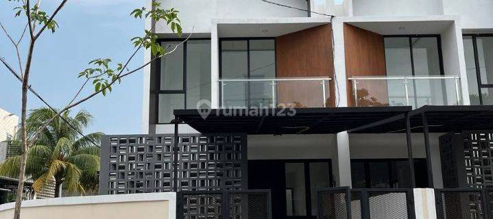 Di Jual Rumah Baru di Griya Loka BSD City 1