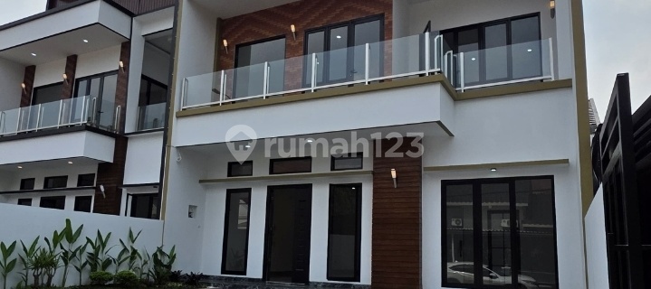 For Sale: Independent Building House in Nusa Loka BSD 1