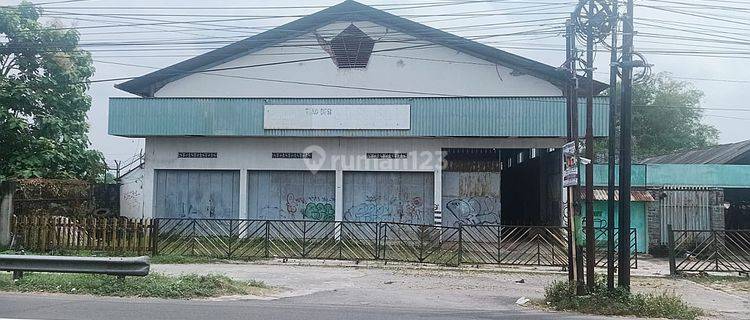 Gudang Luas di Jl. Jogja Solo, Prambanan, Klaten. 1