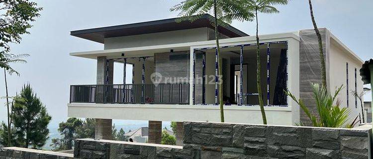 Rumah The Taman Dayu Citraland Pandaan - New Baru - Ada Kolam Renang  + Carport 8 Mobil 1