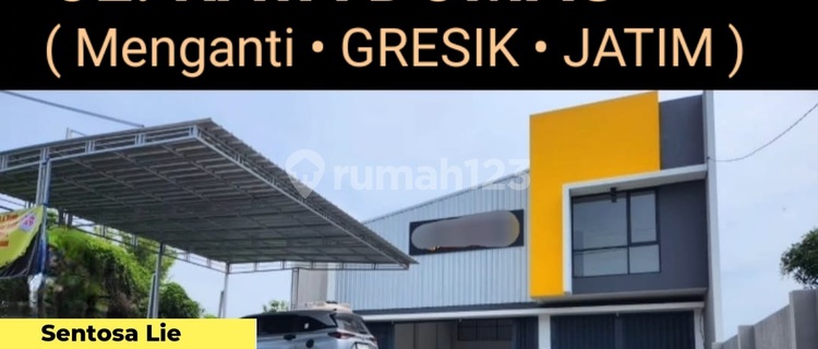 For Sale 537 M2 Former Workshop on Domas Menganti Highway Gresik East Java, Suitable for All Types of Business 1