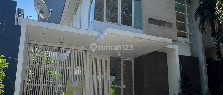 Dijual / Disewa Rumah Semi Furnished Dgn Model Minimalis Modern •Pakuwon Indah Cluster Granada• 1