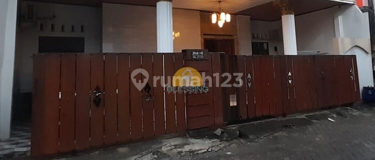 For Sale House with Ready-to-Use Swimming Pool in East Semarang 1