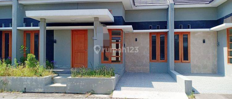Rumah baru gress di perum cluster Paulan Colomadu 1