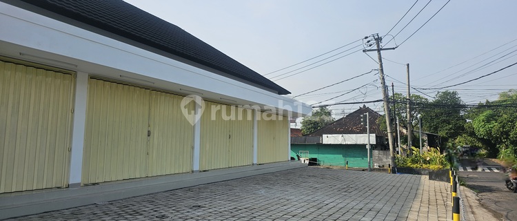 New 1-Story Shop House, Spacious Parking in Pemogan Denpasar 1