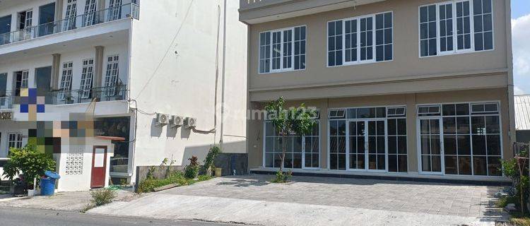 3 Unit Shophouses For Rent in Kerobokan Kelod, Kuta 1