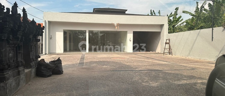 Double Store 9m Wide in Kerobokan Kuta 1