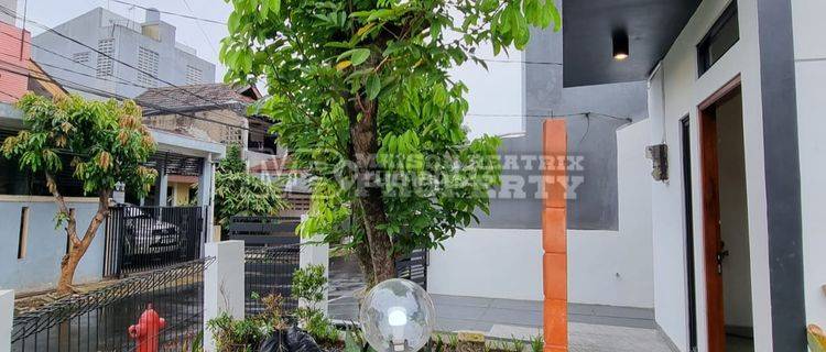 Dijual Rumah Cantik Full Furnish Baru Renov Posisi Hoek 1