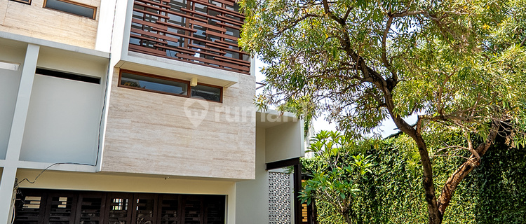 Townhouse Baru, Modern Tropical di Kemang, Jakarta Selatan 1