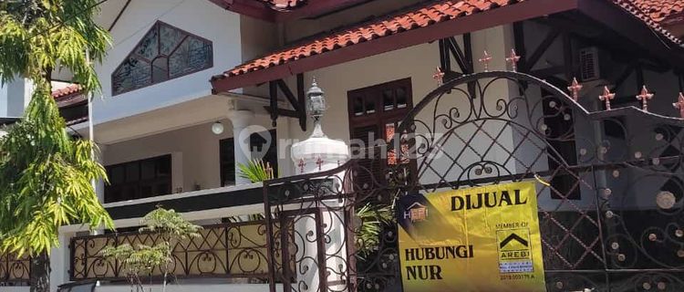 Rumah 2 Lantai Bagus Semi Furnished SHM di Tembalang, Semarang 1