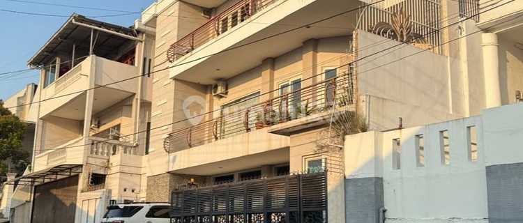 Rumah Mewah 3 Lantai di Tegalsari Candisari, Semarang 1
