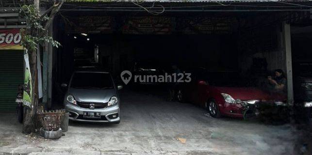 Gudang di Jalan Raya Kedungmundu, Semarang 1
