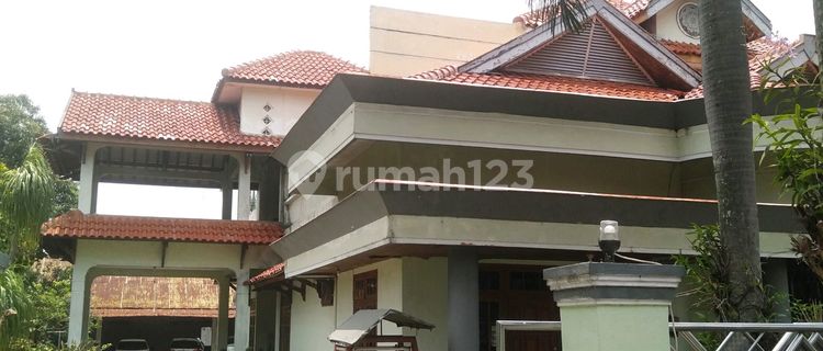 Lahan Luas untuk Usaha dan Rumah 2 Lantai di Perak Jombang 1