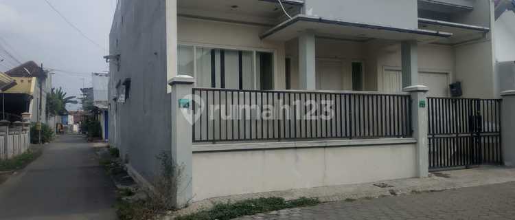 Rumah Modern Minimalis 1,5 Lantai Siap Huni di Tengah Kota Jombang 1