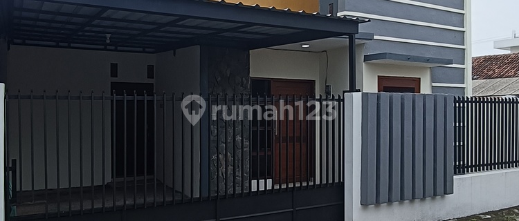 Rumah Bagus Full Kanopi Siap Huni di Halmahera Jombang 1