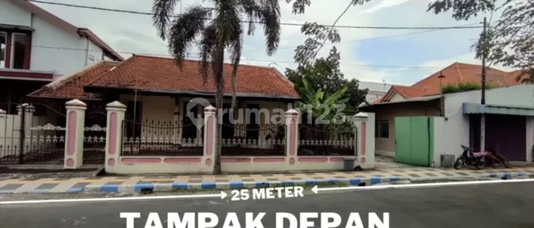 Rumah Luas & Furnished Siap Huni di Tengah Kota Jombang 1
