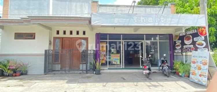 Ready-to-Occupy Shop House in the Heart of Jombang City 1
