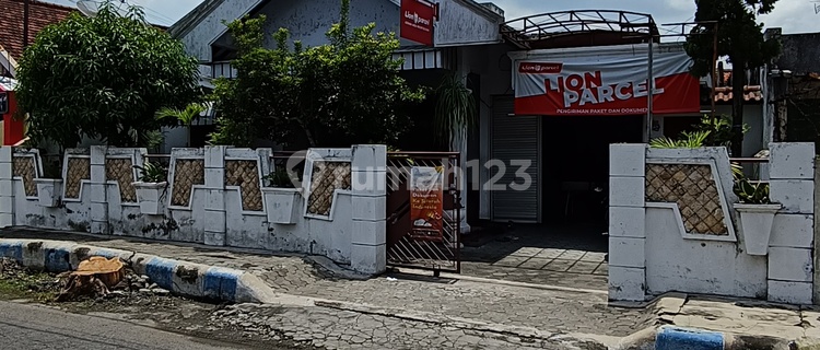 Rumah Bagus Siap Huni di Tengah Kota Jombang 1