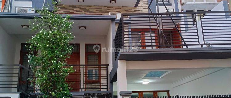 RUMAH LUX 4 LANTAI PALMERAH DEKAT SUDIRMAN SEMANGGI - JAKARTA 1