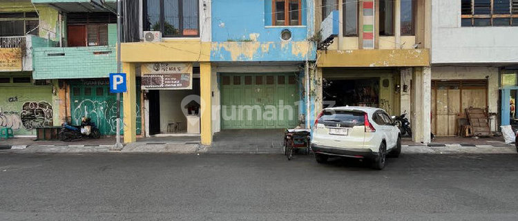 Shop House in Pecinan Kanoman, Cirebon City - Strategic Location 1
