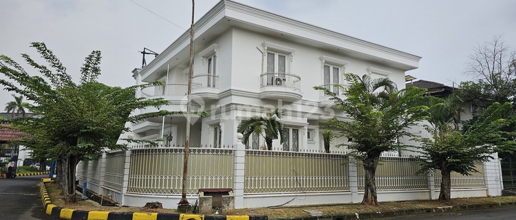 Rumah Mewah di Perumahan Intercon Kebon Jeruk Jakarta Barat 1
