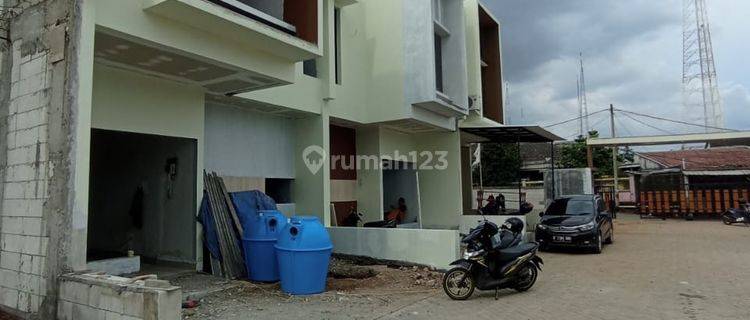 Rumah 2 Lantai Siap Huni Dalam Komplek Dekat Busway Puri Beta 1