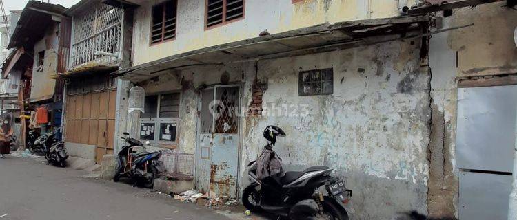 Rumah di Jalan pengukiran,Tambora
Jakarta barat, Butuh Renovasi 1