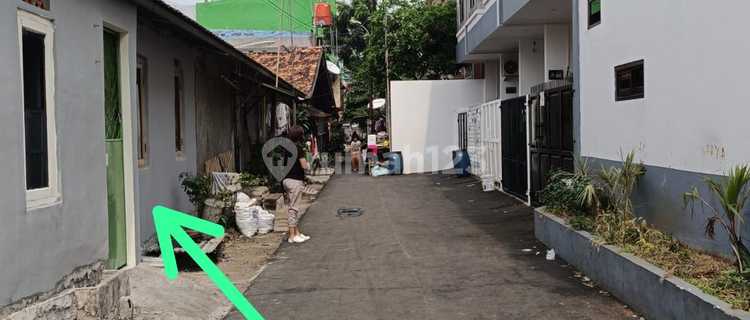 Rumah Luas. Cocok Dijadikan.kost2 An. Lokasi Banyak Perkantoran. 1