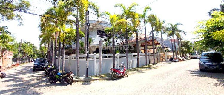 Rumah cantik Hoek 5 kamar jalan lebar di Sunter bisma 1