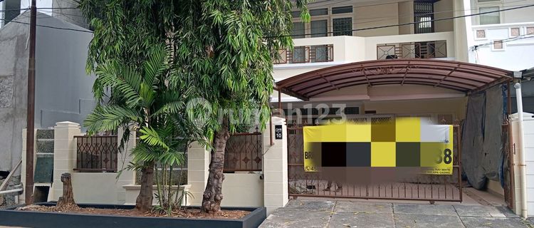 Rent a 4-Bedroom 2-Story Flood-Free House in Kelapa Gading 1