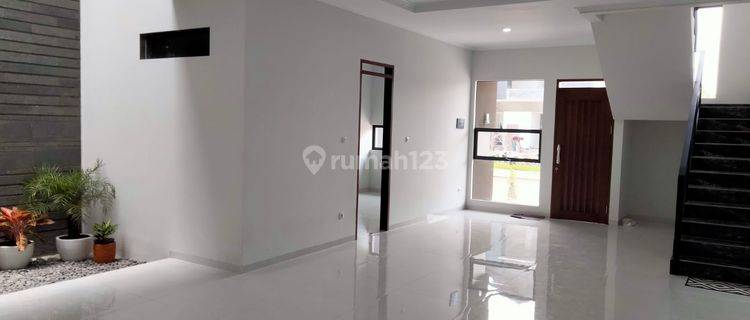 DI JUAL RUMAH BARU MEWAH DI KOMPLEK SINGGASANA BDG 1