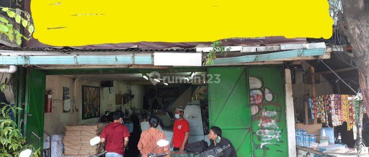 Ruko Area Ramai Sekali Di Jl Pramuka Raya Sederetan Pasar Pramuka 1