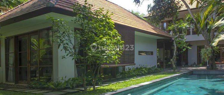 Tropical Style Villa For Sale In Uluwatu 1