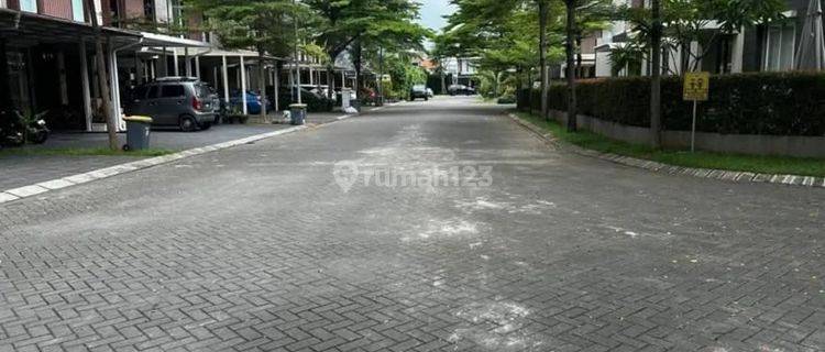 Dijual rumah siap huni di Cloverhill Residence larangan  1