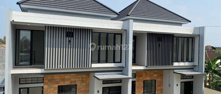 Jual Rumah Megah 2 Lantai Type 77 100m2 di Sleman 1