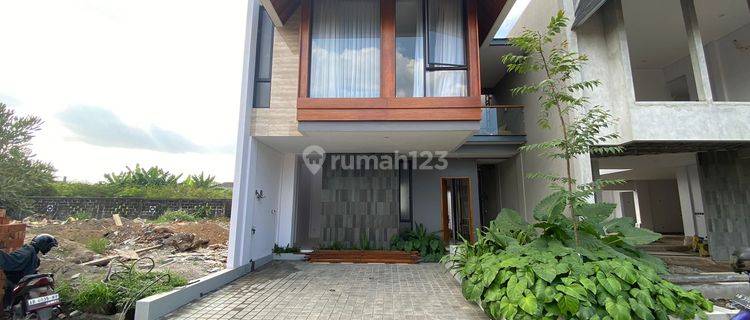 Jual Rumah Megah 2 Lantai Type Luas 126 129m2 di Sleman Belakang Transmart Siap Kpr 1