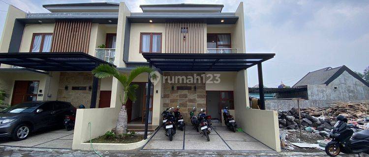 Jual Rumah Megah Siap Huni Type 100 77m2 di Sleman Dekat Jl.jogja Solo 1