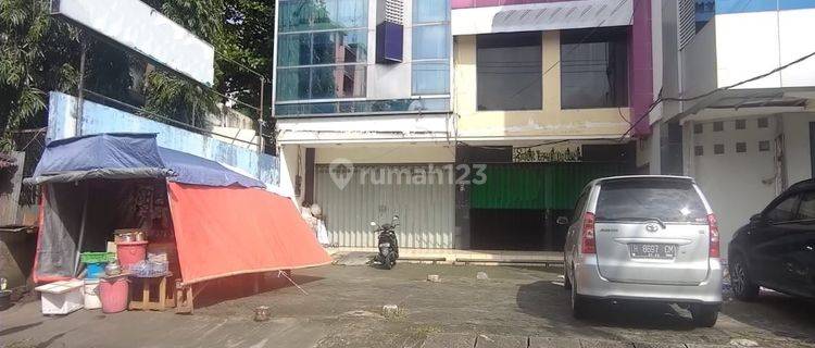 Di Jual Ruko 3 Lantai Luas dan Lokasi Strategis 1