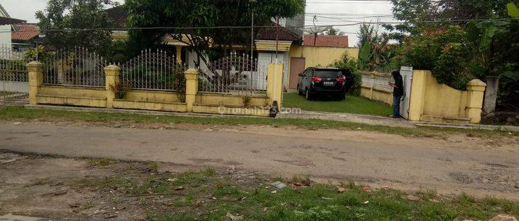 Rumah di Jl. Makam SHM 1