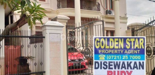Rumah di Jalan Kaca Piring 2 Lantai SHM Bagus Selatan 1