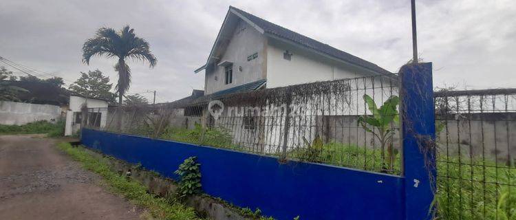 Rumah di Jl. P. Antasari gg Nusa Indah 2 Lantai SHM Butuh Renovasi Barat 1